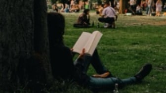 Buku Masih Jadi Teman atau Sekadar Tanda Kehadiran di Kampus?