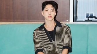 4 Padu Padan OOTD Monokrom ala Hoshi SEVENTEEN, Effortless Banget!