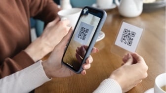 Gen Z dan Dompet Kosong? Mengungkap Gaya Hidup Cashless dan Wi-Fi Only yang Bikin Geleng Kepala