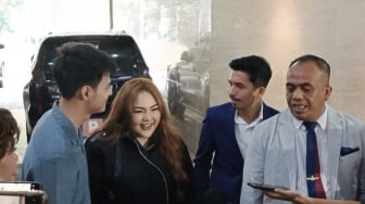 Lisa Mariana Gandeng Pacar Baru ke Bareskrim, Senyum Sumringah di Tengah Kasus dengan Ridwan Kamil