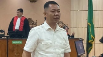 Indra Pomi Nangis usai Divonis 6 Tahun Penjara di Kasus Korupsi Rp8,9 Miliar