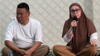 Astrid Kuya Menangis Merasa Dizalimi: Tak Ada Sepersen Duit dari DPR untuk Membangun Rumah Itu!