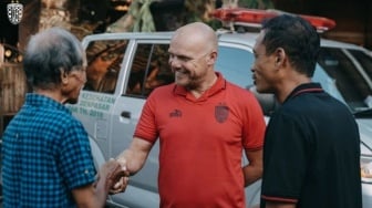 Banjir Bali: Pelatih Bali United Terenyuh Lihat Semangat Korban di Pengungsian