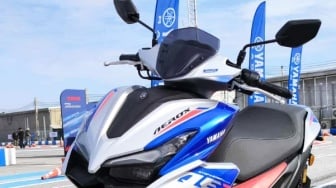 Gak Cuma Tampang, Aerox Terbaru Punya Tenaga Garang! Honda ADV160 Sampai Pasang 'Otak' Baru