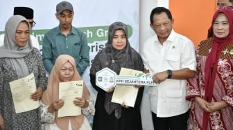 Mendagri: Bentuk Kepedulian Negara, Pemerintah Serahkan Bantuan Rumah ke Korban Unjuk Rasa Makassar