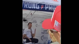 Detik-detik Charlie Kirk Ditembak saat Pidato di Depan Ratusan orang