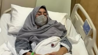 Mama Amy Ibunda Raffi Ahmad Dioperasi Hari Ini, Dukungan Rekan Artis Mengalir Deras