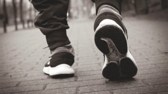 6 Rekomendasi Sepatu Lari Pria di Bawah Rp500 Ribu, Tetap Stylish dan Nyaman