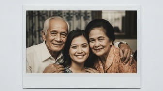 Bisa Jadi Obat Rindu, Ini Prompt Bikin Foto Polaroid Bersama Orang yang Sudah Tiada