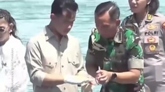 Gibran Pakai Sarung Tangan Terbalik saat Hendak Panen Lobster Jadi Sorotan, TNI Turun Tangan