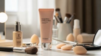 6 Rekomendasi Sunscreen yang Juga Bisa Jadi Base Makeup, Praktis Banget!