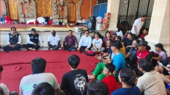 Korban Banjir Denpasar Curhat ke Gus Ipul: Terima Bantuan Makanan Namun Tak Ada Alat Memasak