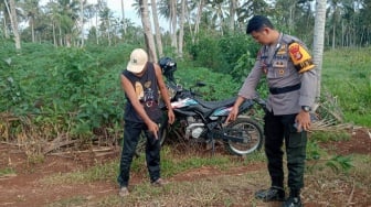 Detik-detik Mencekam di Ladang: Petani Sekampung Udik Dibacok Kawanan Begal, Motor Raib!