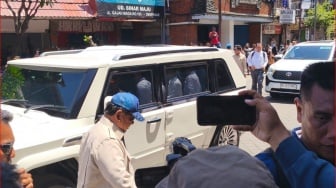 Presiden Prabowo Blusukan ke Gang Sempit yang Terdampak Banjir di Denpasar