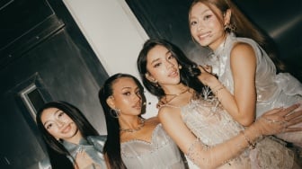 Sad Face oleh no na: Keberanian untuk Keluar dari Hubungan Asmara Toxic