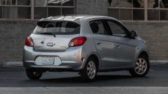 6 Mobil Bekas Paling Irit Bensin, Pajak Murah, dan Perawatan Anti-Pusing untuk Usia 25-40 Tahun