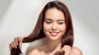 Rambut Sehat Berkilau Tanpa ke Salon? Manfaat Keratin Spray Terungkap!