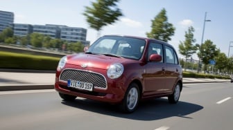 Mini Cooper Rasa Jepang: Pesona Daihatsu Trevis yang Mirip Mobil Mr Bean
