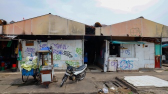 Suasana di Pasar Lontar Kebon Melati, Tanah Abang, Jakarta, Senin (15/9/2025). [Suara.com/Alfian Winanto]