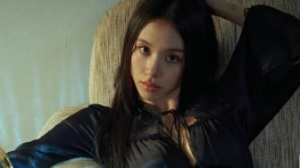 4 Inspirasi Outfit Harian ala Chaeyoung TWICE, Unik tapi Tetap Nyaman