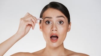 5 Serum Ampuh Atasi Kerutan untuk Usia 40 Tahun ke Atas, Mudah Ditemukan di Indomaret!