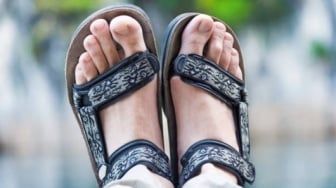 Bosan Sandal Jepit Cepat Putus? Saatnya Beralih ke 7 Sandal 'Tank' Ini