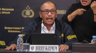 Dirreskrimum Polda Metro Jaya Kombes Pol Wira Satya Triputra memberikan keterangan pers terkait pengungkapan kasus pembunuhan kepala cabang Bank Rakyat Indonesia (BRI) di Gedung Ditreskrimum Polda Metro Jaya, Jakarta, Selasa (16/9/2025). [ANTARA FOTO/Meli Pratiwi/RIVfoc]