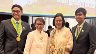 Retno Marsudi dan Sri Mulyani, dari Sahabat Sekolah hingga Rayakan Wisuda Putra