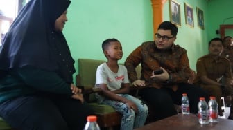 Anak Ini Belum Sekolah Karena Tak Memiliki Akta Lahir, Mas Dhito Cukupi Kebutuhan Pendidikannya