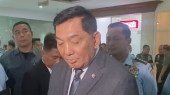 Momen Menarik Terjadi di DPR, Dasco Perlihatkan Keakrabannya dengan Menhan Sjafri hingga Antar Rapat