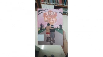 Sakura dalam Pelukan: Hangatnya Cinta Ayah yang Jarang Diceritakan