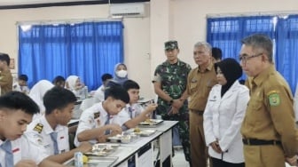 2.274 Siswa di Kutim Nikmati Makanan Gratis Perdana dari Program MBG