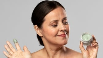 8 Rekomendasi Serum untuk 40 Tahun Ke Atas, Produk Anti Aging Terbaik