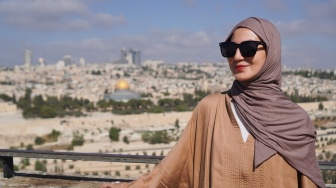 Dua Pekan Tertahan di Tunisia, Air Mata Haru Iringi Pelayaran Wanda Hamidah ke Gaza