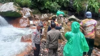 Hilang 12 Hari, Pencari Burung Ditemukan Tewas Terjepit Kayu Raksasa di Dasar Curug Seribu