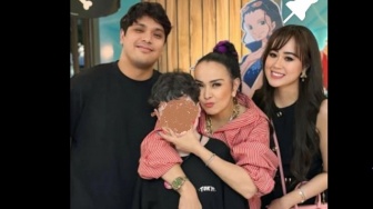 Heboh Philo Paz Mantan Azizah Salsha Diduga Punya Anak Berusia 10 Tahun