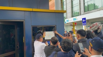 DPRD 'Geruduk' Parkir Ilegal di Jaktim, Dua Lokasi Disegel Paksa, Potensi Pajak Miliaran Bocor