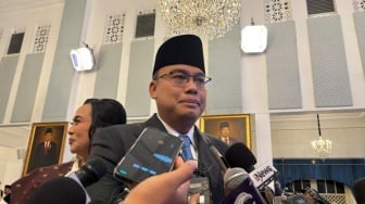 Jabatan Dobel Angga Raka: Dilantik Jadi Kepala Badan Komunikasi, Tapi Masih Wamenkomdigi