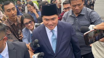 Erick Thohir Merapat ke Istana Pakai Dasi Biru Langit, Siap Dilantik Jadi Menpora?