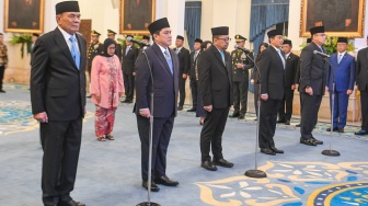 Reshuffle Kabinet, Prabowo Lantik Menpora dan Menko Polkam Baru