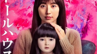 Review Film DollHouse: Ketika Boneka Jadi Simbol Trauma yang Kelam