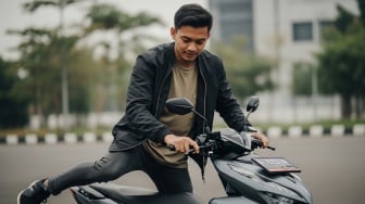 Bukan Sekadar Gaya, Ini Cara Benar Naik Turun Motor Biar Nggak Jatuh Konyol