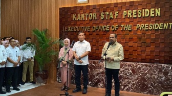 Tangis Pecah di Sertijab KSP: M. Qodari Gantikan AM Putranto, Agenda Perumahan Jadi Prioritas