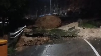 Kawasan Flyover Kelok 9 Longsor, Jalur Sumbar-Riau Putus Total