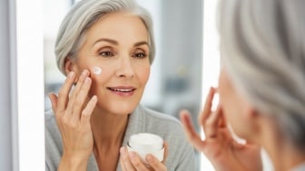 5 Rekomendasi Moisturizer Terbaik untuk 50 Tahun ke Atas: Lawan Kerutan, Kembalikan Kelembapan Kulit