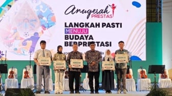 Dari Transfer Pengetahuan ke Generasi Kreatif: DIY Beri Penghargaan 995 Insan Pendidikan