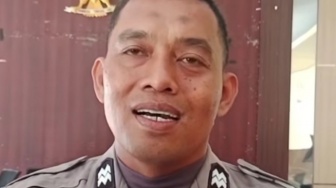 Viral Siswa Aniaya Guru Disaksikan Polisi, Publik Geram!