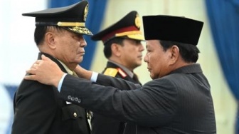 Prabowo Anugerahkan Pangkat Jenderal Kehormatan untuk Djamari Chaniago dan Ahmad Dofiri