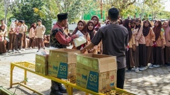 DiBalik Pesona Komodo: Sentuhan Harapan untuk Pendidikan Anak dari Sebuah Alat Tulis