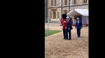 Etika Trump Dipertanyakan! Raja Charles III Dibelakangi saat Kunjungan Kenegaraan